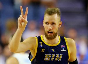 开云体育-上届场均23+5+5！外媒：穆萨因腹痛紧急手术 能否出战欧锦赛存疑