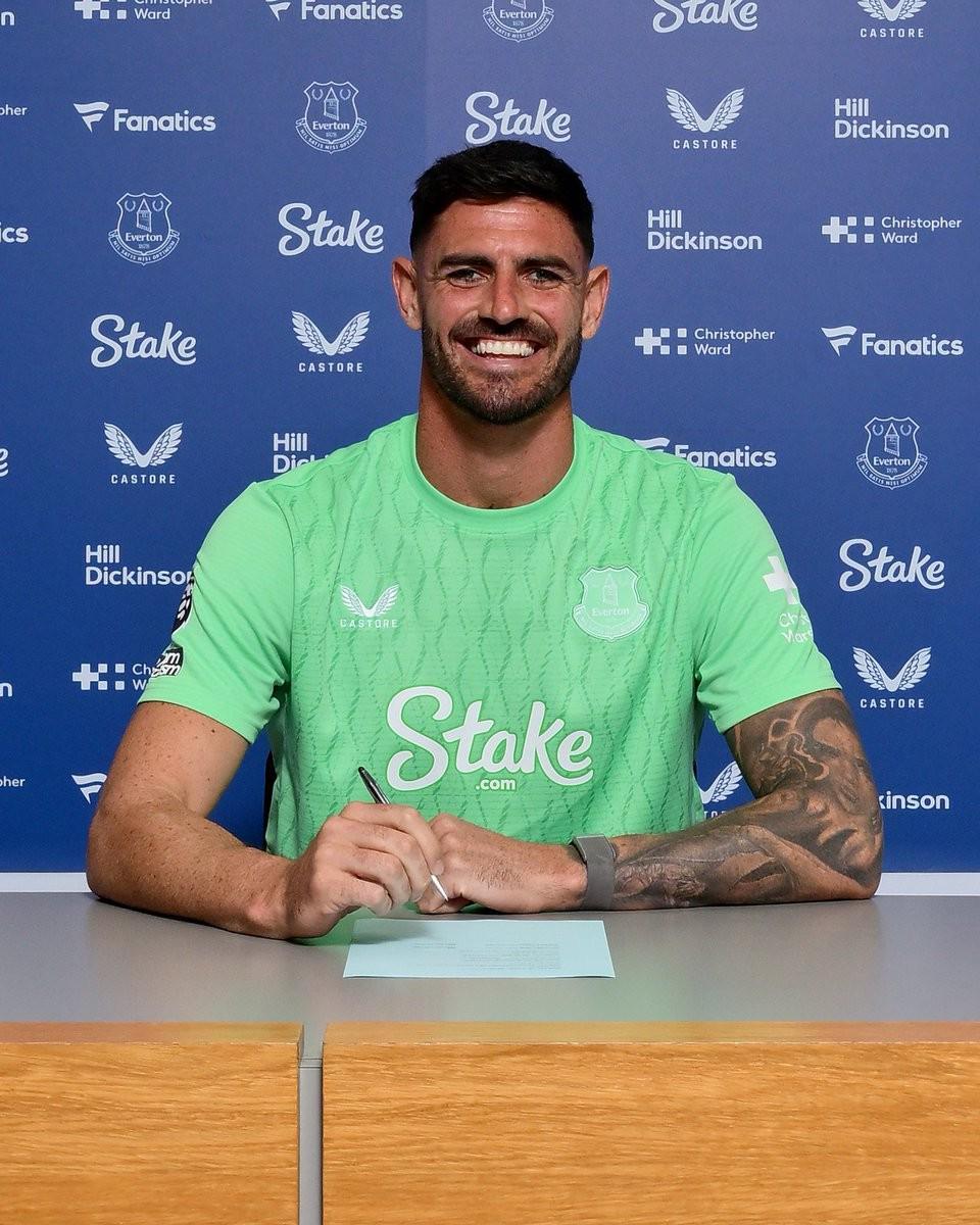 官方：埃弗顿从狼队签下威尔士门将汤姆-金，合同期至2027年