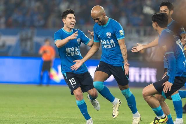 开云官网-【中超】埃韦尔传射奥比勒耶首球 沧州3比1十人泰山