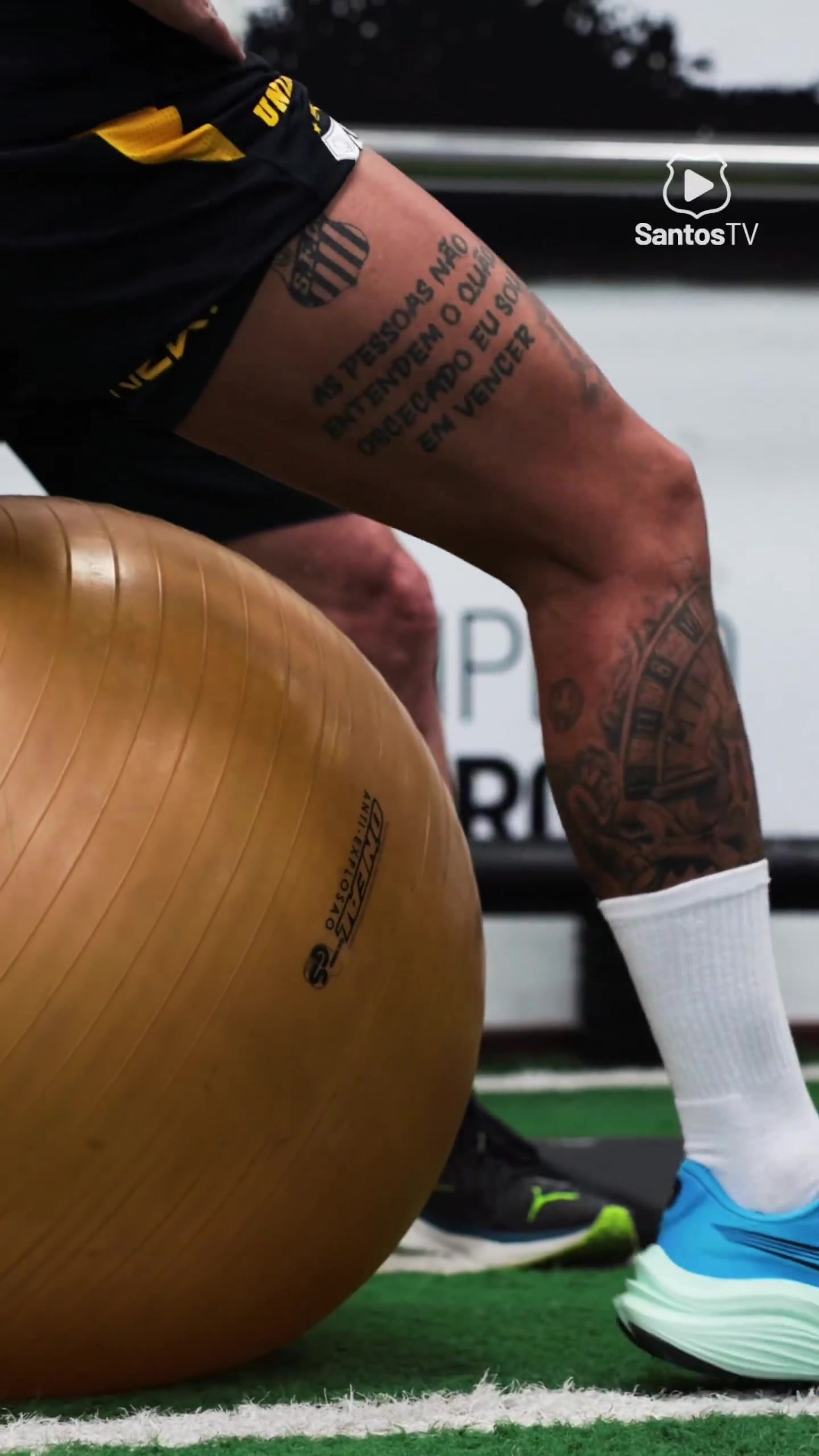 努力恢复！桑托斯官方社媒晒视频，内马尔在健身房进行康复训练